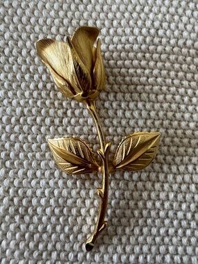 Vintage gold-tone rose bud brooch